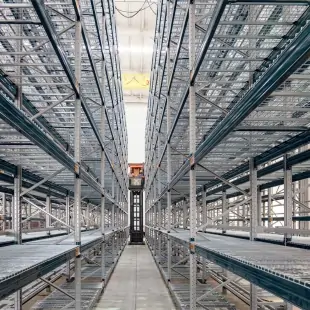 Xe Nâng điện VNA 1.6 Tấn (Man-up Rail Guidance)